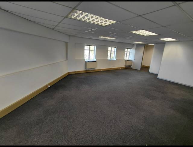 111M² OFFICE TO LET IN FOURWAYS